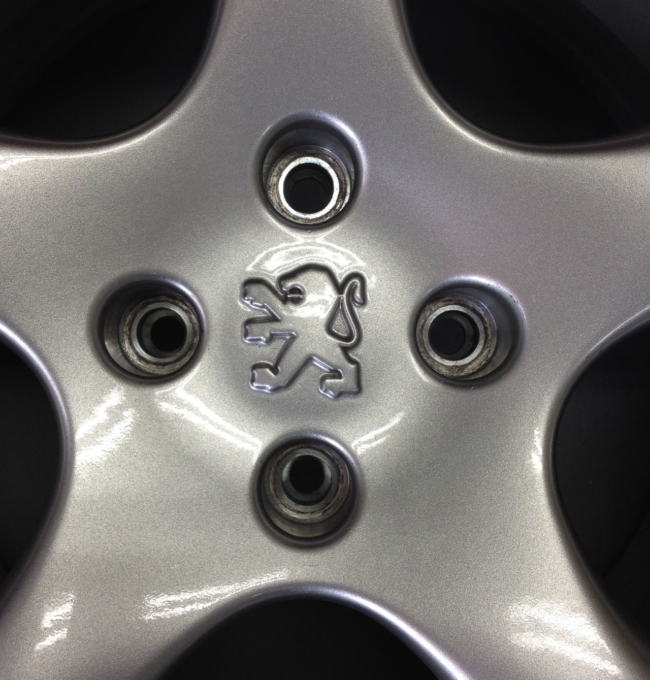 プジョー306　シート擦れ&ホイールガリ傷リペアのブログを更新しました。